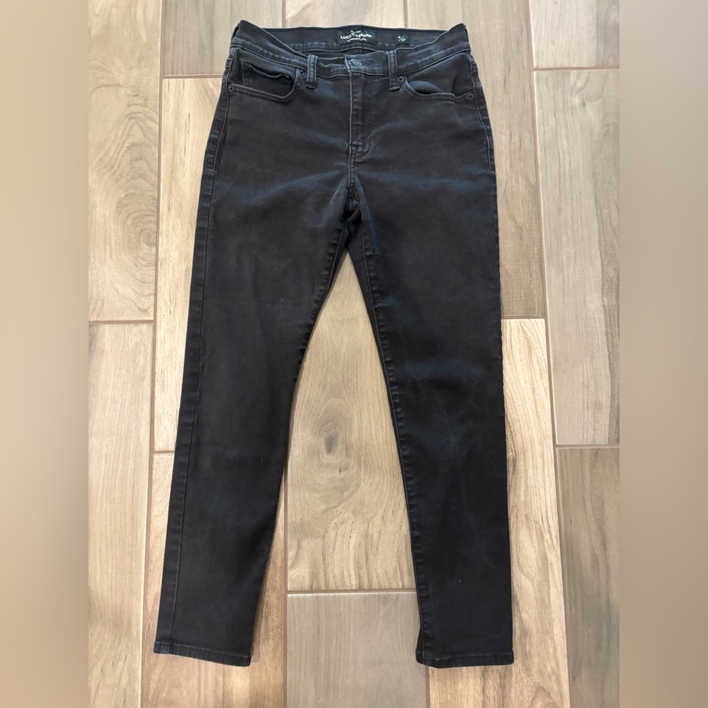 Gently Used-Lucky Brand Black Low-Rise Faded Skinny jeans. Women’s size 4. 27in.